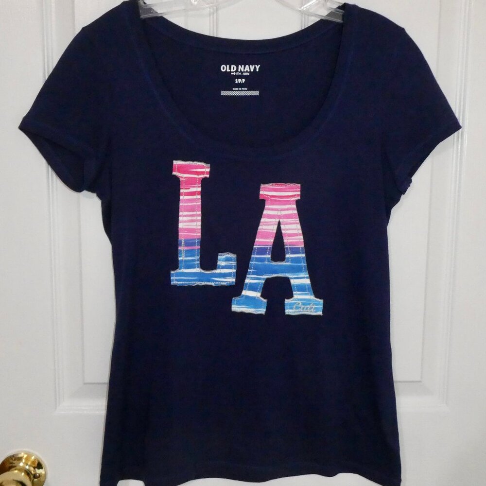 VINTAGE OLD NAVY SHORT SLEEVE SHIRT WITH "L" AND "A" PATCHES ON THE FRONT - JR S